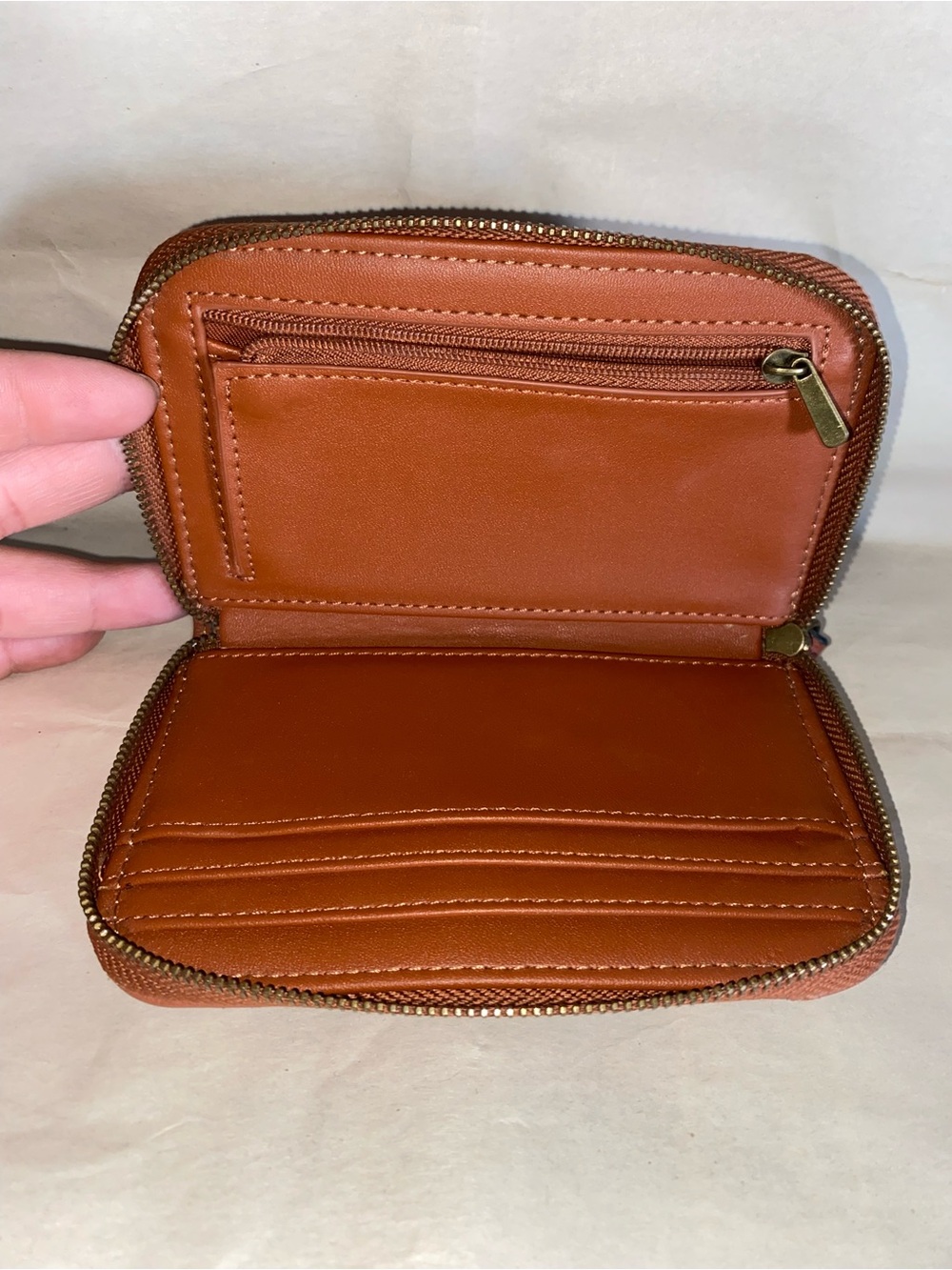 Dooney & bourse pebble gain small zip around wallet
